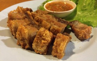 Permanent Link to แซ่บคักๆ กับอาหารอีสานที่บอกได้ว่าแทบจะวางช้อนไม่ลง ร้านต้นน้ำ อาหารอีสานริมปิง 10409612_10204562208193483_7664039939908725141_n