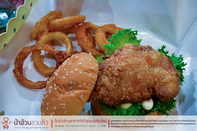 Casanova Diner รถเสบียงคันเล็กๆ แต่อร่อยมาก ม.พายัพ เชียงใหม่