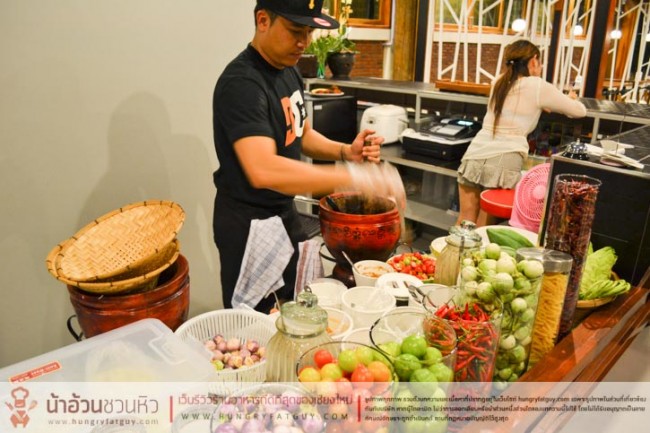 ตำแซ่บ พันนัว ... Modern Delicious LAOS Cuisine