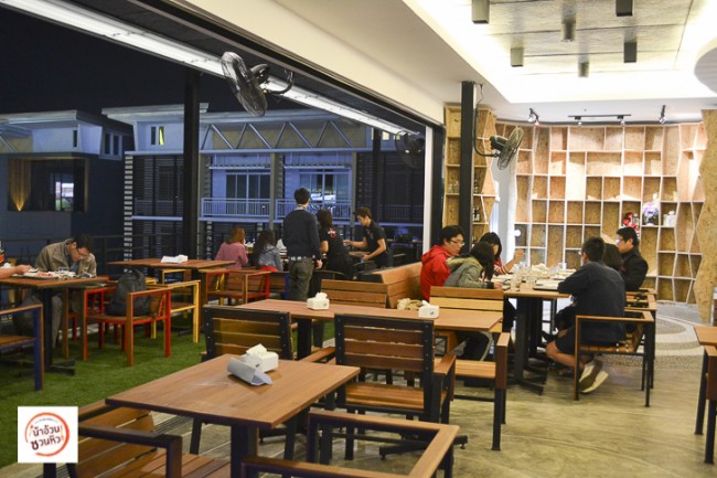 S Wine Bar & Bistro ร้านไวน์ชิลๆ บรรยากาศชั้นดาดฟ้า เชียงใหม่