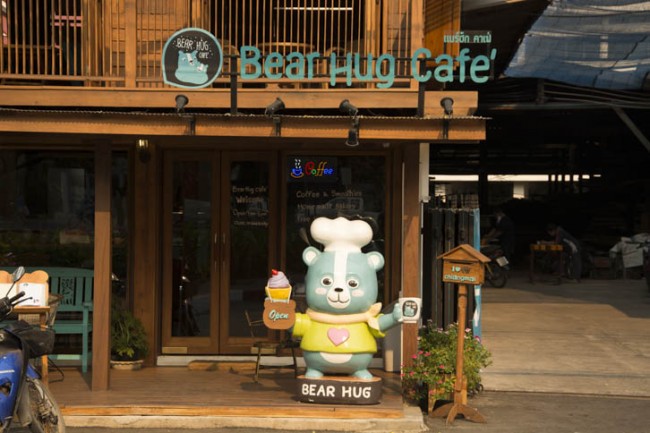 Bear Hug Cafe ร้านกาแฟเล็กๆ จุดนัดพบของคนรักน้องหมี