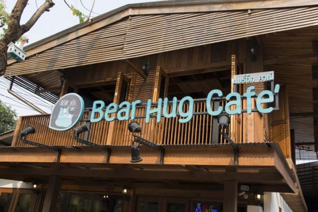 Bear Hug Cafe ร้านกาแฟเล็กๆ จุดนัดพบของคนรักน้องหมี