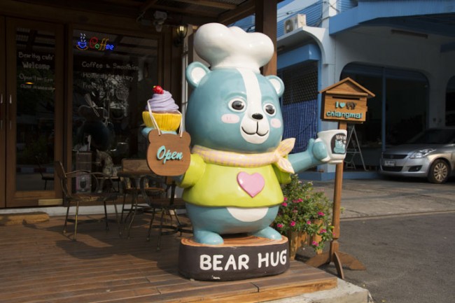 Bear Hug Cafe ร้านกาแฟเล็กๆ จุดนัดพบของคนรักน้องหมี
