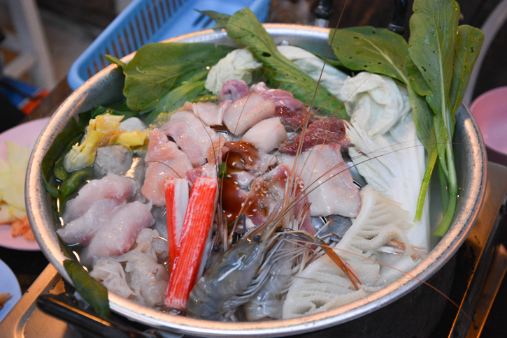 เฮือนไม้หมูกระทะ ปิ้งๆ ย่างๆ รสแซ่บตามสไตล์วินเทจ