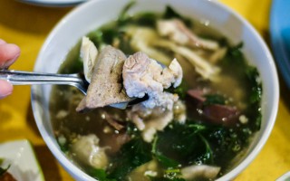 Permanent Link to ตอ ลอ มอ ต้มเลือดหมู น้ำซุปเด็ดเครื่องในสดอร่อย กินเพลิน