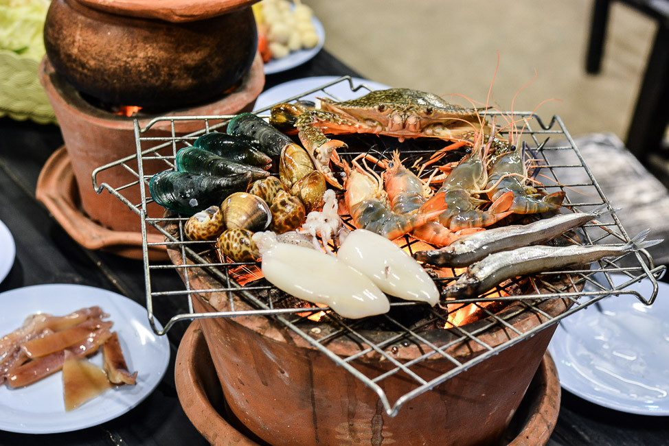 ฮาวาอิ ยากินิกุ ปิ้งๆ ย่างๆ ซีฟู๊ดบุฟเฟ่ต์ ร้านเล็กๆ แต่อาหารจัดเต็ม