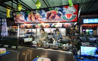 Permanent Link to ไก่ตุ๋น หมูตุ๋น เนื้อตุ๋น ก๋วยเตี๋ยวอร่อยเสร็จสรรพต้องยกให้ร้านนี้ Tycoon Food