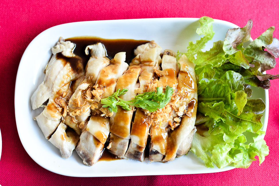 “ข้าวมันไก่” รสเด็ดฉบับพรีเมียม พร้อมน้ำจิ้มรสเยี่ยม ที่ร้าน Akai8