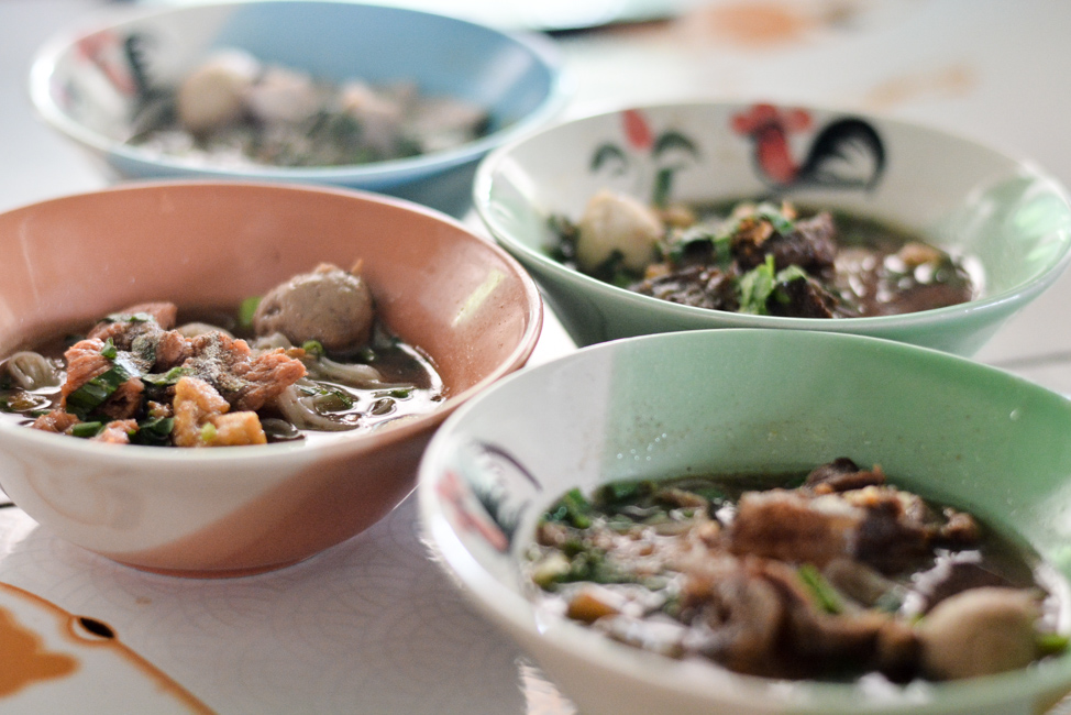 มี 10 บาท ก็อิ่มได้ ก๋วยเตี๋ยวราคาประหยัดขวัญใจมหาชน ที่ร้านครัวบ้านขวัญ ก๋วยเตี๋ยว 10 บาท