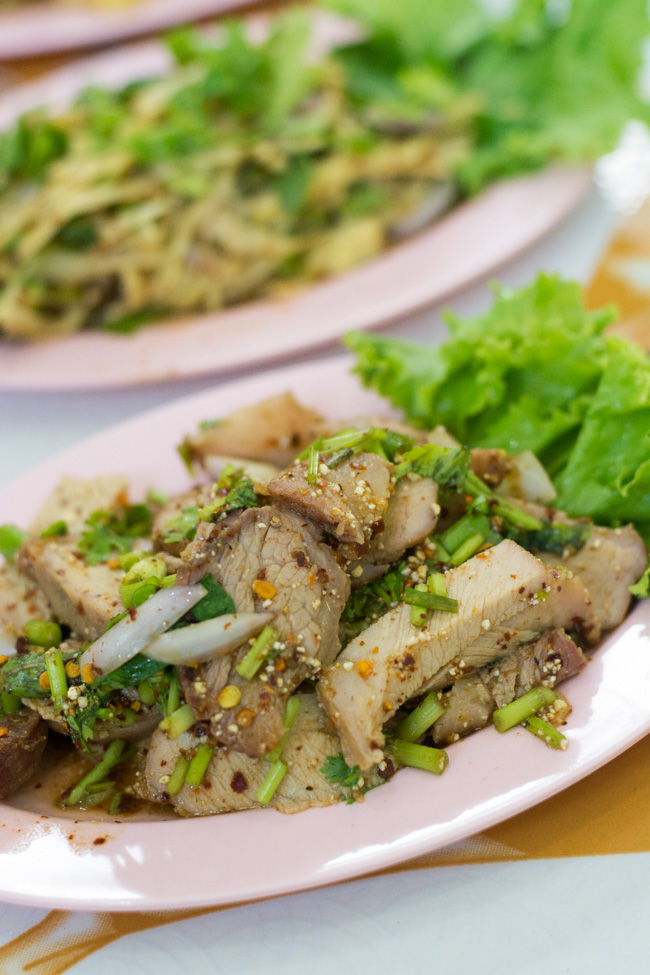 หมูน้ำตก ร้านอีสานแซ่บเวอร์ เชียงใหม่