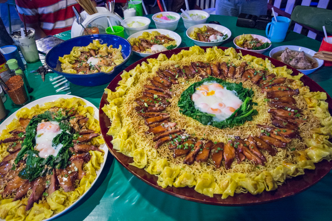 “กูย้ายร้านแล้ว พวกมึงรู้กันยัง?” ซุ้มเฮียฮ๋ง บะหมี่มาเฟีย ร้านใหม่ใหญ่กว่าเดิม