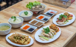 Permanent Link to ข้าวมันไก่จานเด็ด สูตรสำเร็จจากสิงคโปร์ ไม่ต้องบินลัดฟ้าแค่มาหาที่หางดงก็ได้กิน ข้าวมันไก่สิงคโปร์