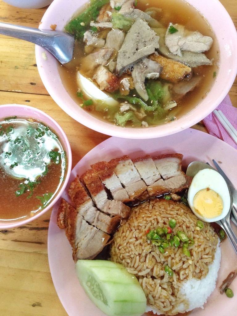 ก๋วยจั๊บน้ำข้นสามกษัตริย์ ร้านนี้พี่ยอมใจในความอลังการ