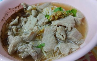 Permanent Link to ก๋วยเตี๋ยวหมูหมักกาดหลวง ร้านธรรมดา มีดีที่ซุป