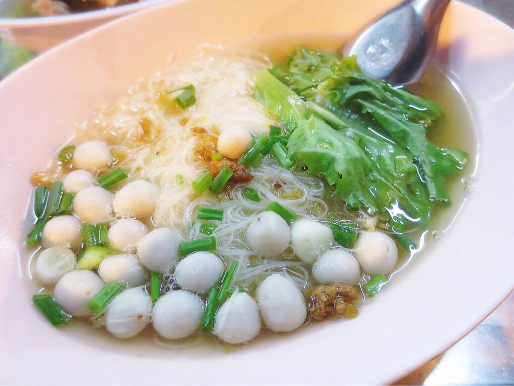 อ๋องทิพย์รส ก๋วยเตี๋ยวปิดดึก กิมมิคอยู่ที่ลูกชิ้นจิ๋ว