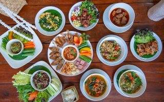 Permanent Link to หิวปุ๊บ อิ่มปั๊บ ไม่ต้องรอต่อคิวนาน เมนูเด็ดจากร้านดำรงค์กาดหลวงเสิร์ฟถึงโต๊ะที่ หมูทอดกาดหลวง by ดำรงค์