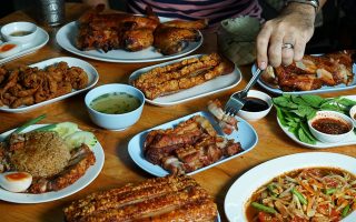 Permanent Link to กรอบฟิน ได้ยินไปถึงดวงจันทร์ กับหมูกรอบที่ไม่ทอด สุกกรอบด้วยการอบในโอ่งดินที่ เหน่ง หมูอบโอ่ง